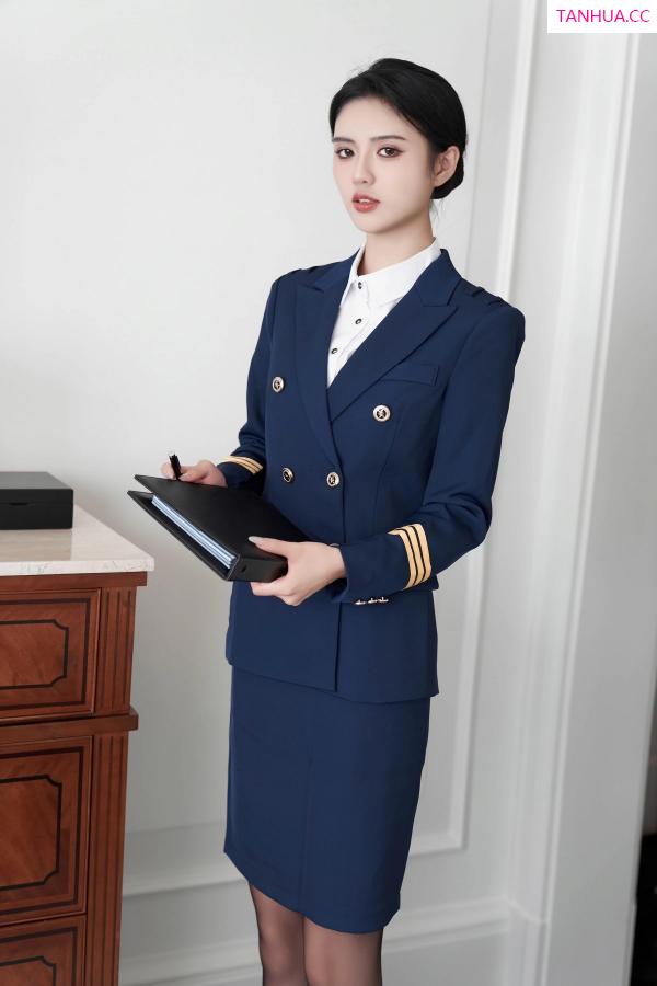 李浅浅  [XiuRen]高清写真图 2023.11.29 No.7737 浅浅Danny 黑丝美腿第9张图片